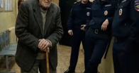 Polis karakolunda 80 yaşındaki bir adama güldüler