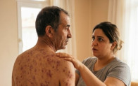 Kayınpederimin sırtında garip mavimsi izler fark ettim, ama o bunu geçiştirdi, sadece kazara düştüğünü ısrar ederek; ancak kısa süre sonra gerçeği keşfettim, ki bu çok daha korkunç çıktı