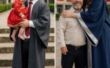 Öz annem beni terk ettikten sonra babam beni tek başına büyüttü.